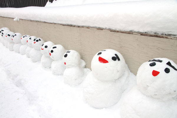 12年 とってもかわいい雪だるまが街を彩りました 旭川平和通商店街振興組合 旭川市買物公園
